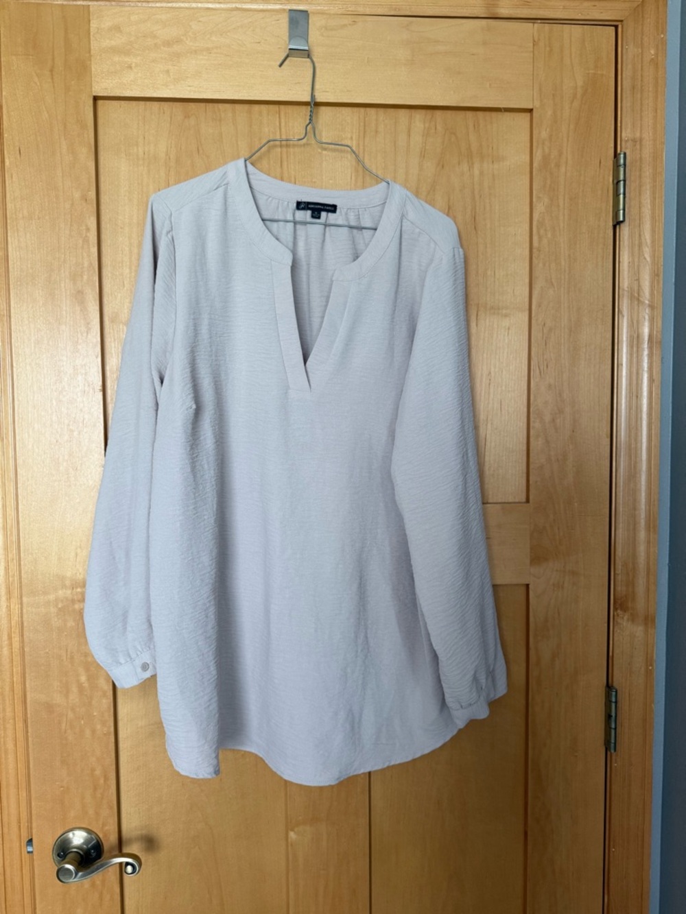 Adrianna Papell Cream Split-Neck Long-Sleeve Tunic